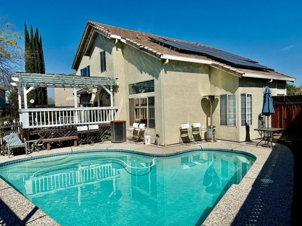 Image 15 of property listing at 1380 Parkside Drive, Tracy, CA 95376