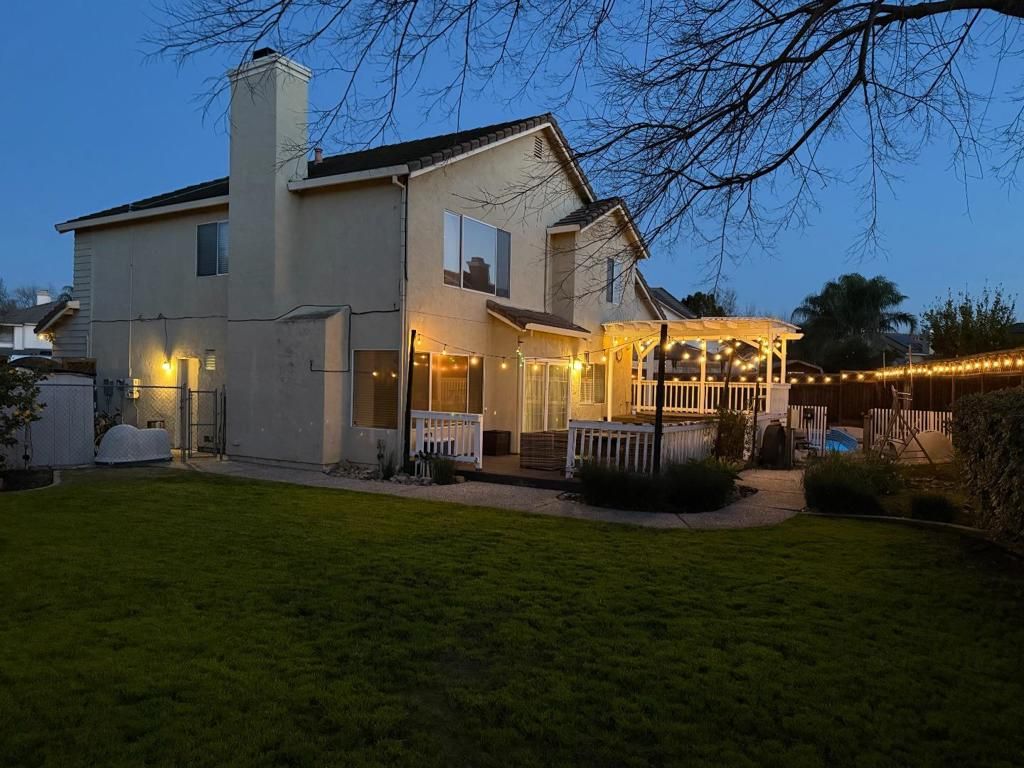 Image 16 of property listing at 1380 Parkside Drive, Tracy, CA 95376