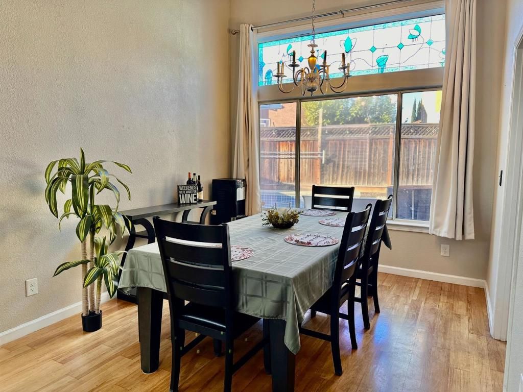 Image 5 of property listing at 1380 Parkside Drive, Tracy, CA 95376