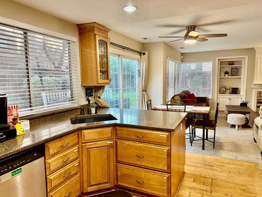 Image 6 of property listing at 1380 Parkside Drive, Tracy, CA 95376