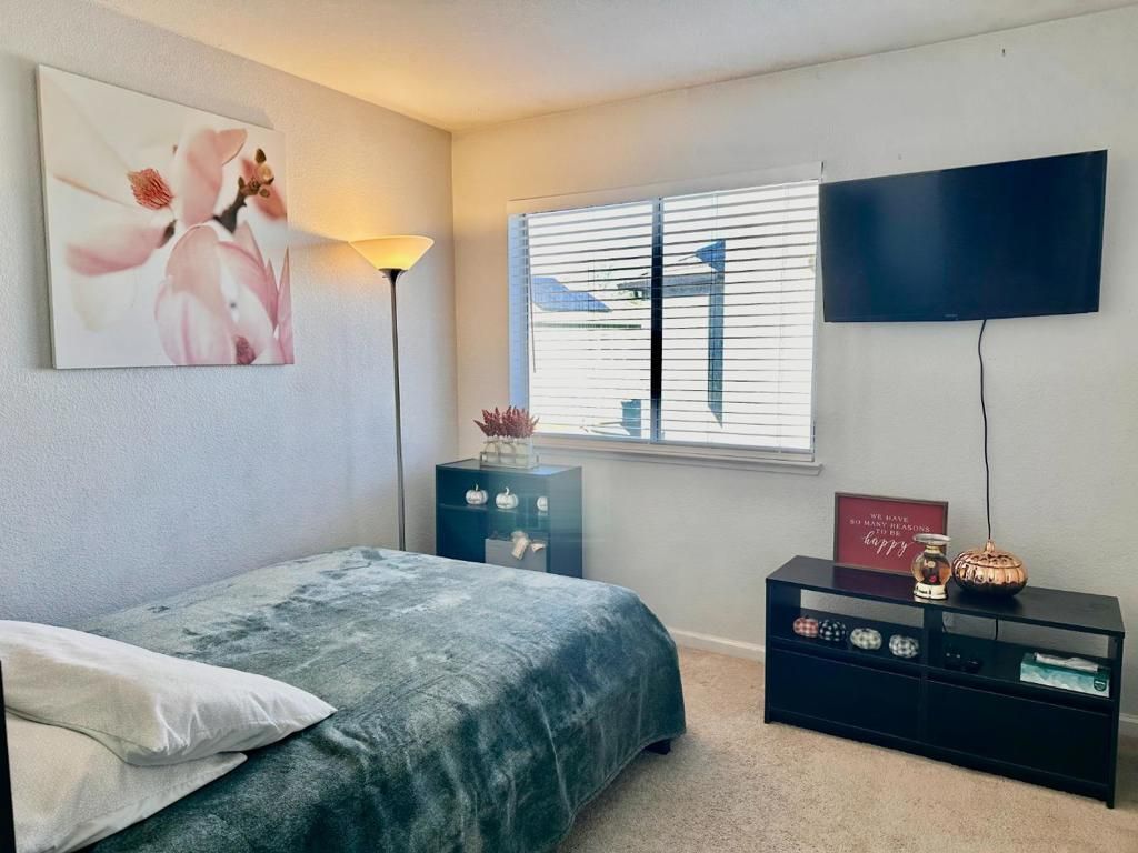 Image 9 of property listing at 1380 Parkside Drive, Tracy, CA 95376