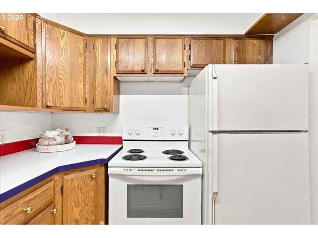 410 E FAIRFIELD St, Gladstone, OR 97027