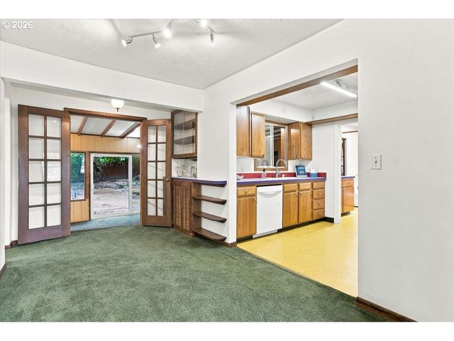 410 E FAIRFIELD St, Gladstone, OR 97027