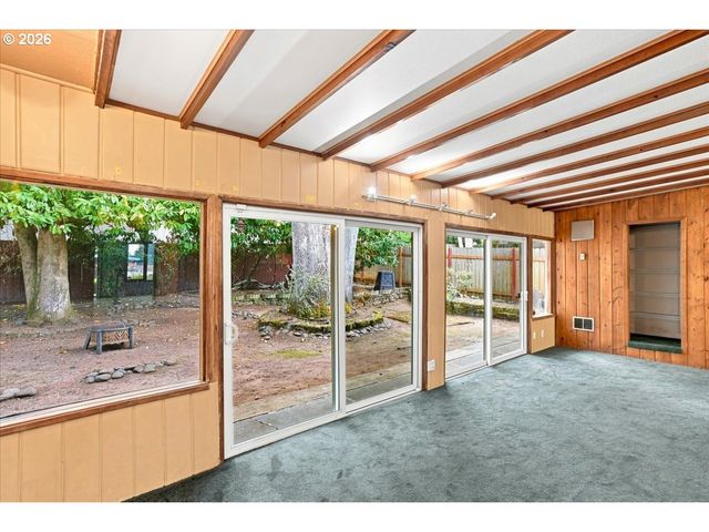 410 E FAIRFIELD St, Gladstone, OR 97027
