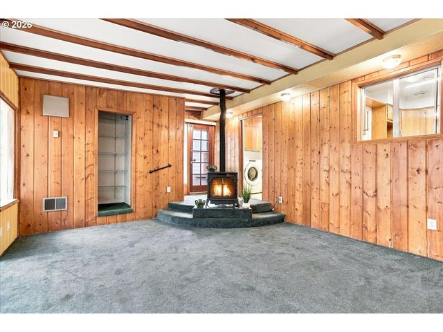 410 E FAIRFIELD St, Gladstone, OR 97027