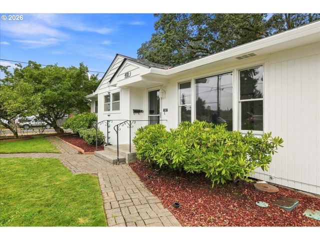 410 E FAIRFIELD St, Gladstone, OR 97027