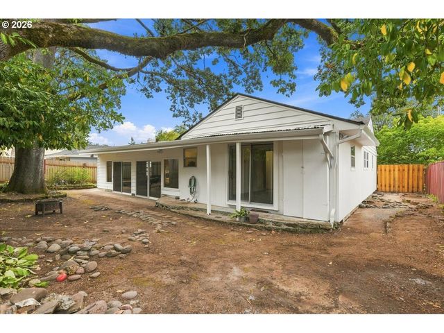 410 E FAIRFIELD St, Gladstone, OR 97027
