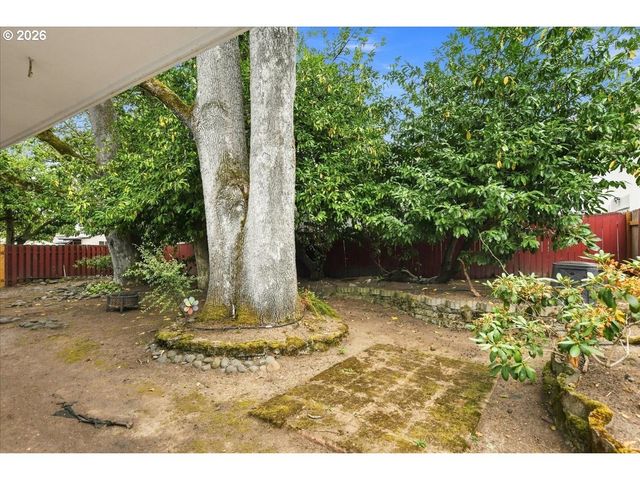 410 E FAIRFIELD St, Gladstone, OR 97027