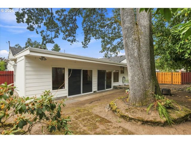410 E FAIRFIELD St, Gladstone, OR 97027