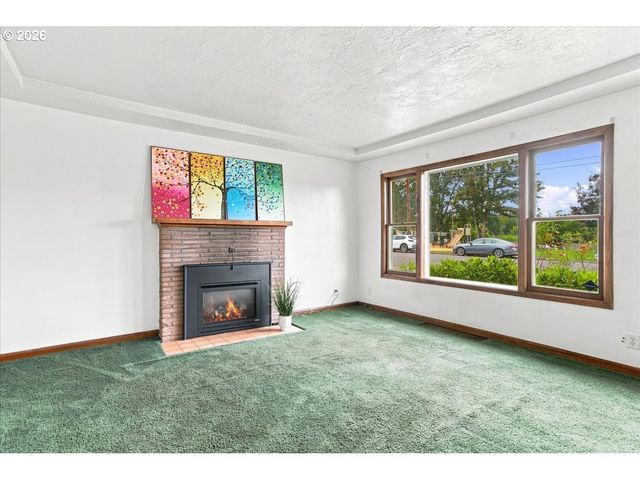 410 E FAIRFIELD St, Gladstone, OR 97027