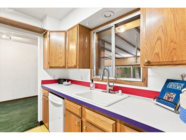 410 E FAIRFIELD St, Gladstone, OR 97027