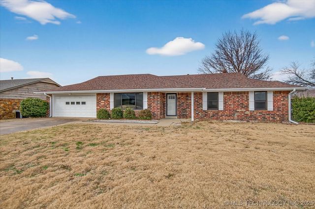 6736 Dorsett Drive, Bartlesville, OK 74006