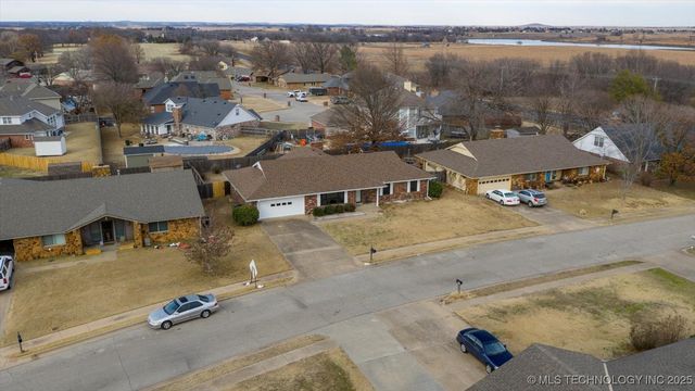 6736 Dorsett Drive, Bartlesville, OK 74006