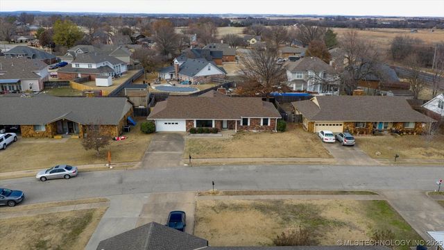 6736 Dorsett Drive, Bartlesville, OK 74006