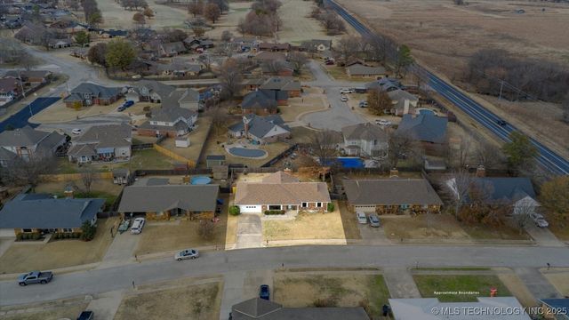 6736 Dorsett Drive, Bartlesville, OK 74006