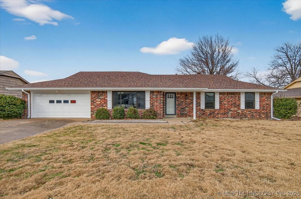 6736 Dorsett Drive, Bartlesville, OK 74006