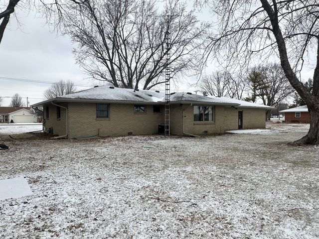 2408 16th Avenue, Sterling, IL 61081