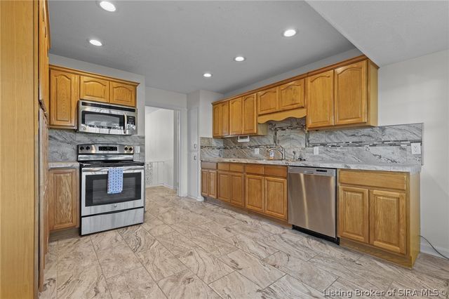 1215 Sportsman Drive, Jeffersonville, IN 47130