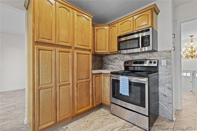 1215 Sportsman Drive, Jeffersonville, IN 47130