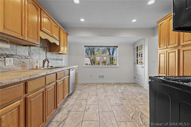 1215 Sportsman Drive, Jeffersonville, IN 47130