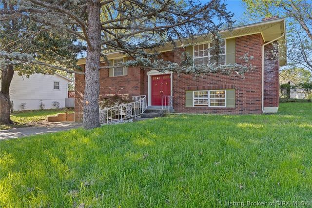 1215 Sportsman Drive, Jeffersonville, IN 47130