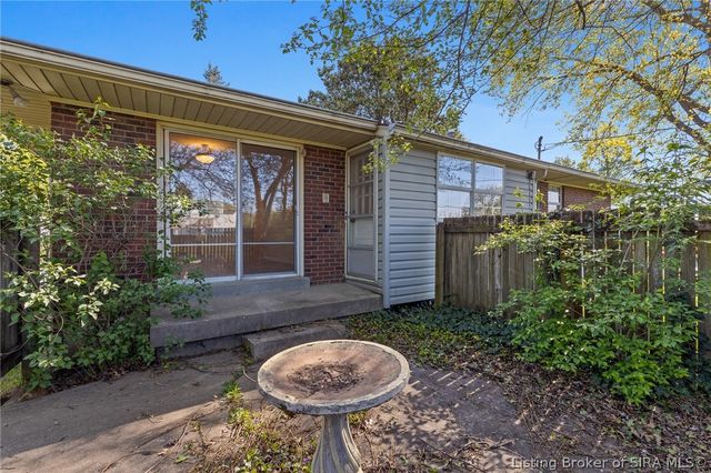 1215 Sportsman Drive, Jeffersonville, IN 47130