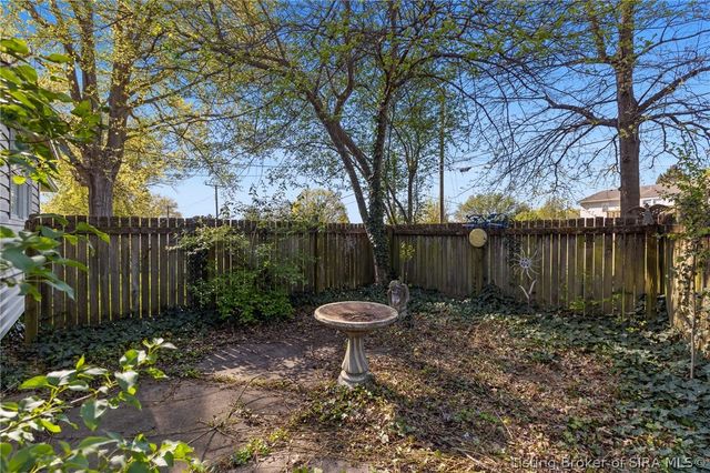 1215 Sportsman Drive, Jeffersonville, IN 47130