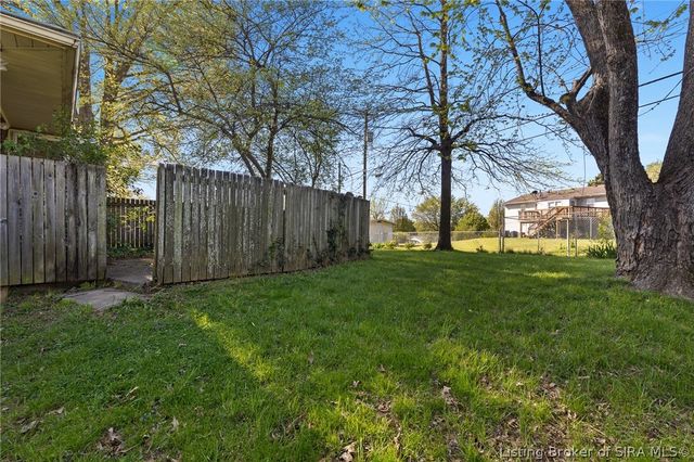 1215 Sportsman Drive, Jeffersonville, IN 47130