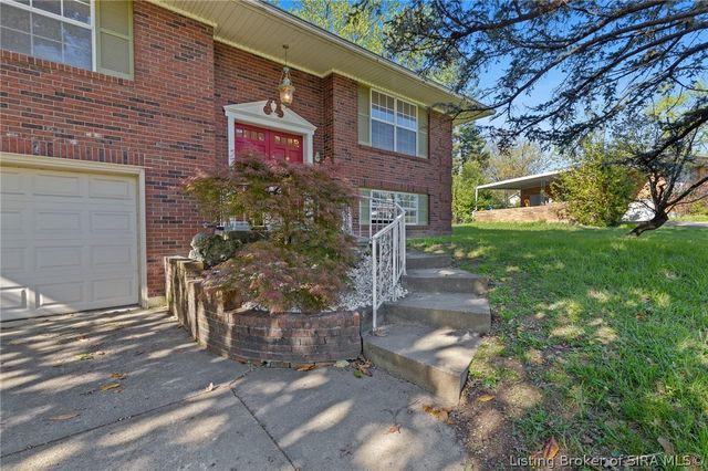 1215 Sportsman Drive, Jeffersonville, IN 47130