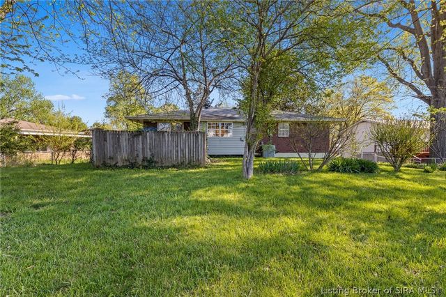 1215 Sportsman Drive, Jeffersonville, IN 47130