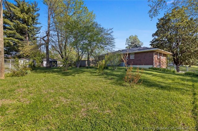 1215 Sportsman Drive, Jeffersonville, IN 47130