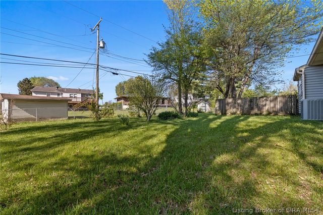 1215 Sportsman Drive, Jeffersonville, IN 47130