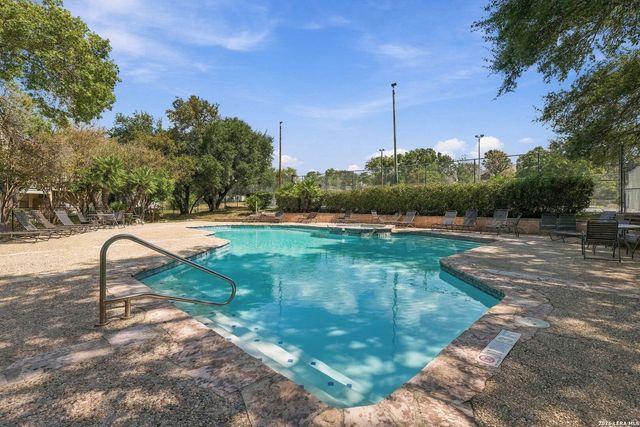 8424 Echo Creek Ln, San Antonio, TX 78240