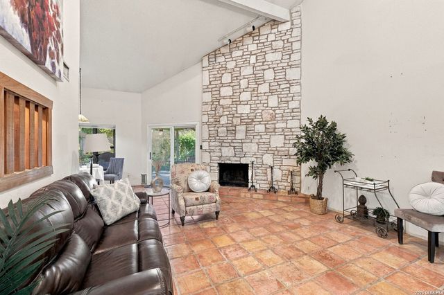 8424 Echo Creek Ln, San Antonio, TX 78240