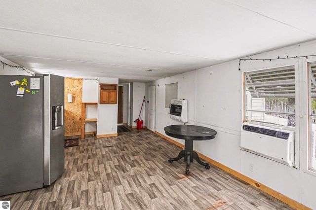 9047 E Oakwood Trail, Reed City, MI 49677