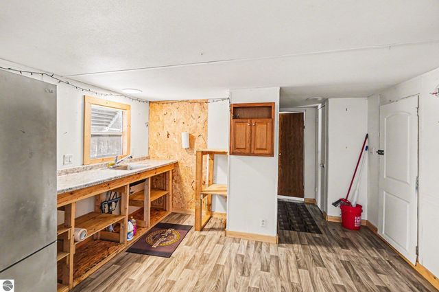 9047 E Oakwood Trail, Reed City, MI 49677