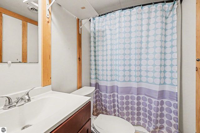 9047 E Oakwood Trail, Reed City, MI 49677