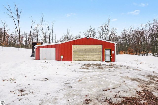 9047 E Oakwood Trail, Reed City, MI 49677