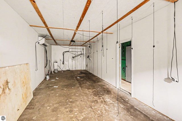 9047 E Oakwood Trail, Reed City, MI 49677