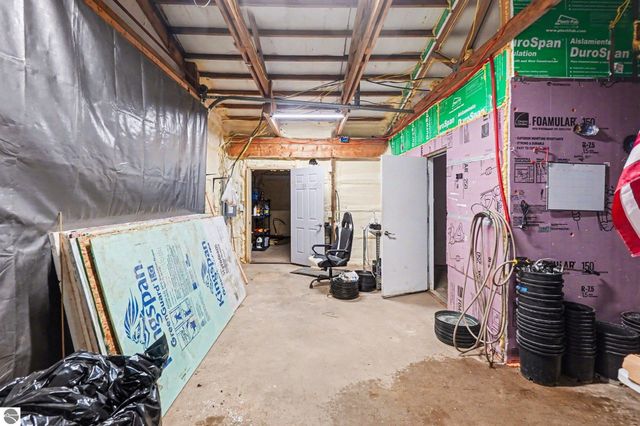 9047 E Oakwood Trail, Reed City, MI 49677