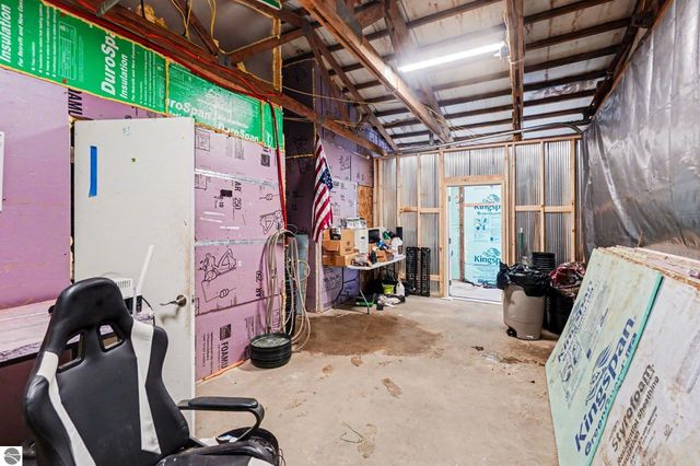 9047 E Oakwood Trail, Reed City, MI 49677