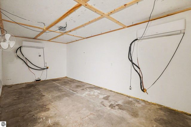 9047 E Oakwood Trail, Reed City, MI 49677