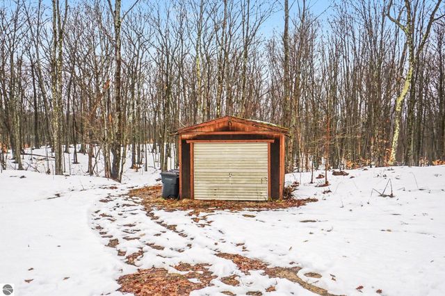 9047 E Oakwood Trail, Reed City, MI 49677