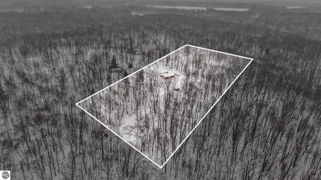 9047 E Oakwood Trail, Reed City, MI 49677