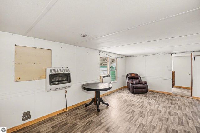 9047 E Oakwood Trail, Reed City, MI 49677