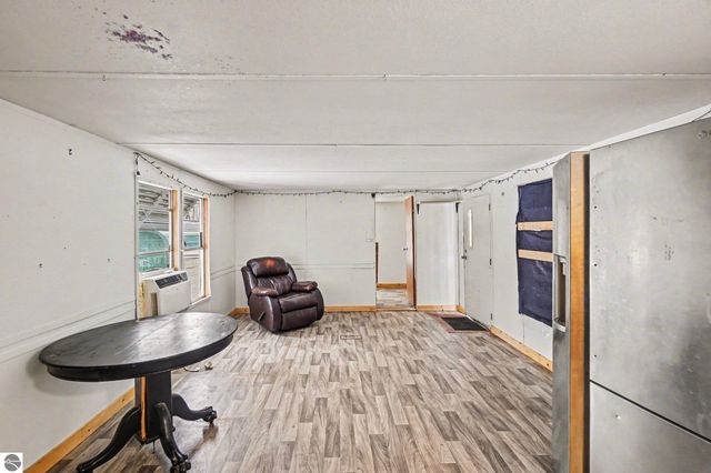 9047 E Oakwood Trail, Reed City, MI 49677