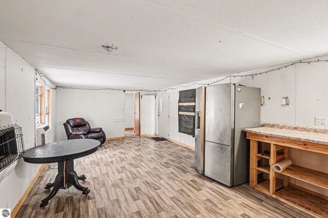 9047 E Oakwood Trail, Reed City, MI 49677