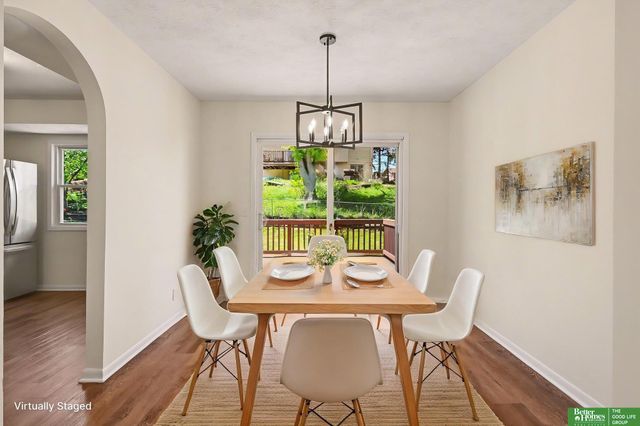 906 Overland Trail, Papillion, NE 68046