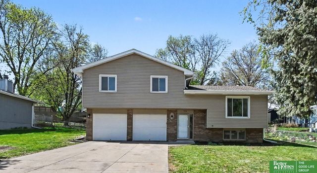 906 Overland Trail, Papillion, NE 68046