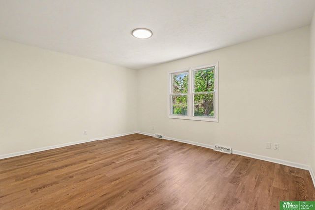 906 Overland Trail, Papillion, NE 68046